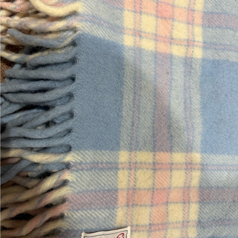 Vintage CURVON Jewel NO. 1 BLANKET 100% Wool Plaid Fringe 42x36” Lap‎ Blue Pink - Picture 4 of 5